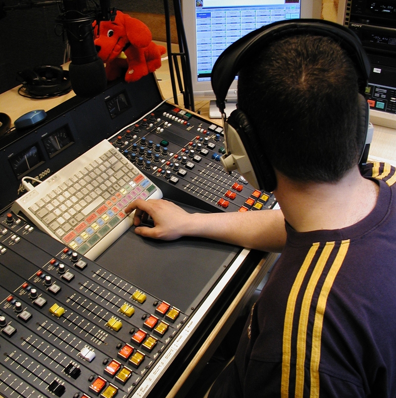 The trusty Alice Air 2000 desk.